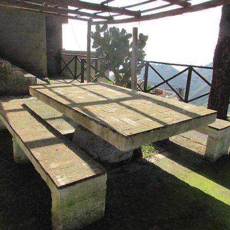 Rifugio Dei Tre Pini Guest House คาสเตลโมลา ภายนอก รูปภาพ