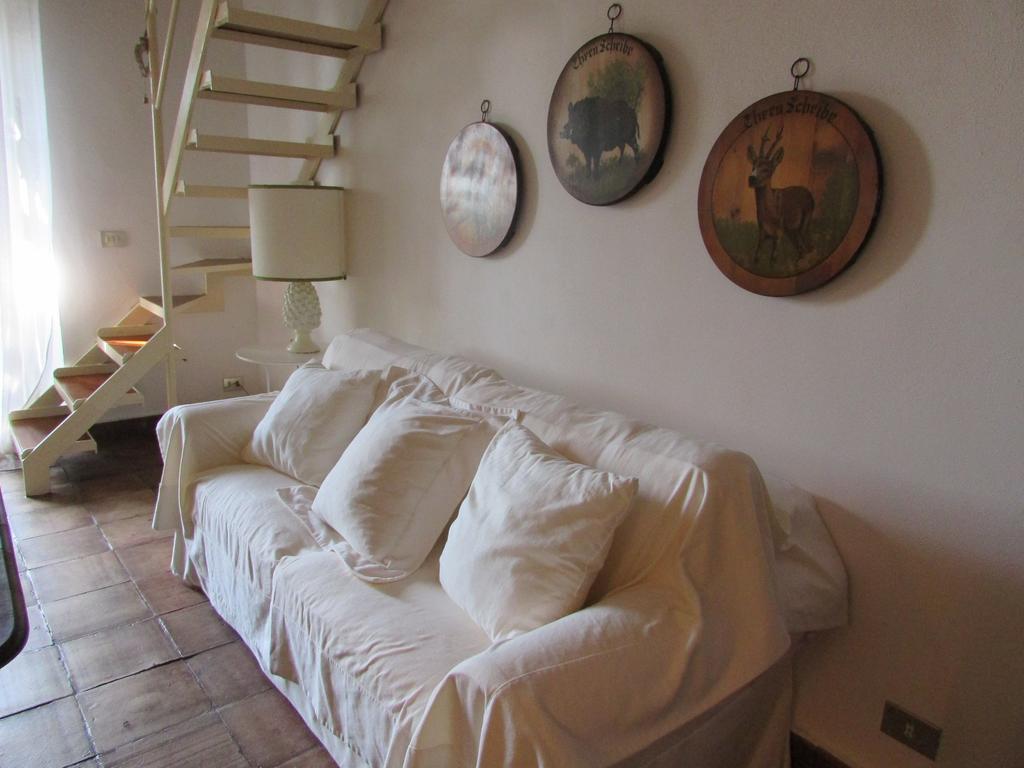 Rifugio Dei Tre Pini Guest House คาสเตลโมลา ภายนอก รูปภาพ