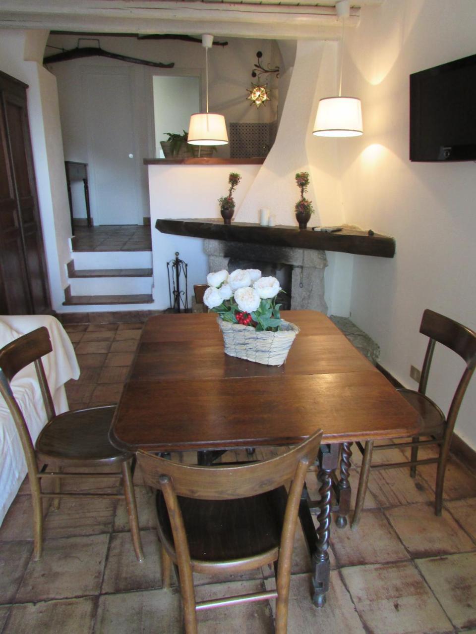Rifugio Dei Tre Pini Guest House คาสเตลโมลา ภายนอก รูปภาพ