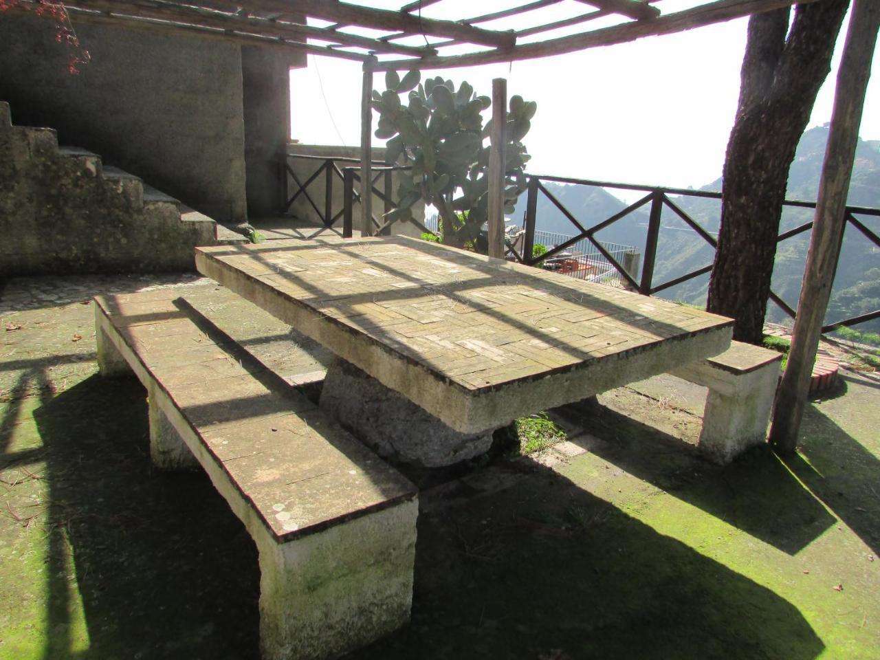 Rifugio Dei Tre Pini Guest House คาสเตลโมลา ภายนอก รูปภาพ